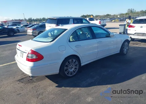 2008 Mercedes-Benz E 350 4Matic z USA, uszkodzony, nr VIN WDBUF87X58B220637